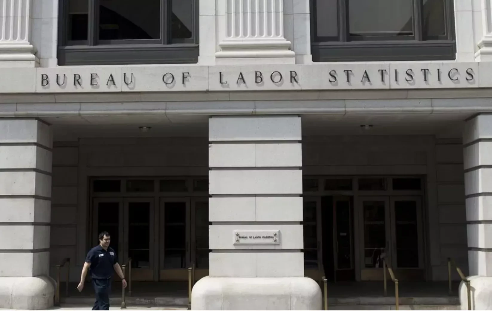 US GDP Increased 2.8%, PCE Inflation Falls to 1.5%